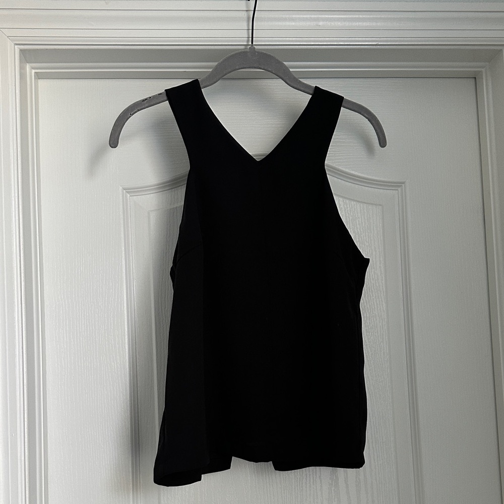 Lulu's Black V-Neck Sleeveless Tank Top